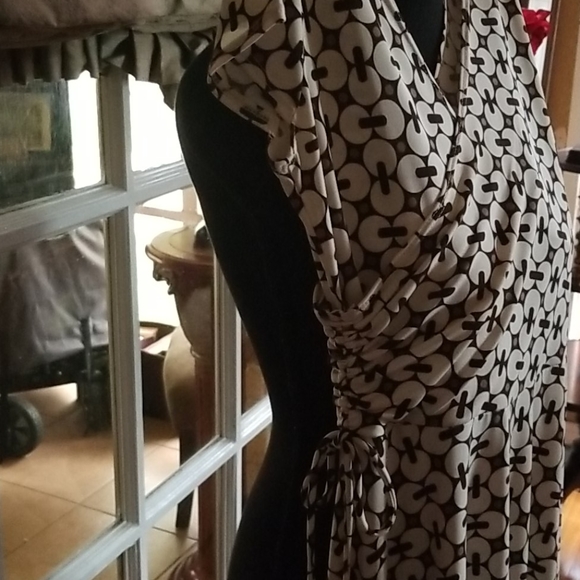 Dress - Picture 4 of 4